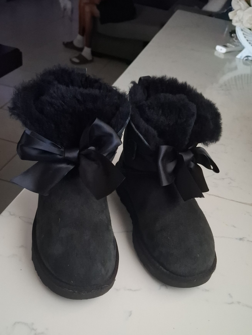 Ugg Womens Black Faux Fur Bow Winter Boots